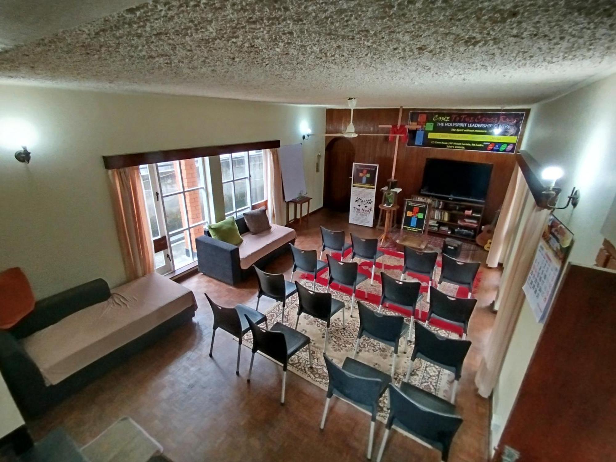 Holy Spirit Mission Camps * Дехивала-Маунт-Лавиния